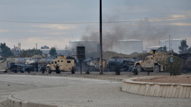 Тринайсет правителствени войници загинаха при нападение срещу военен автобус в Сирия