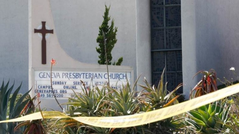 Четирима тежко ранени и един убит при стрелба в църква в Калифорния; енориашите заловили и вързали стрелеца