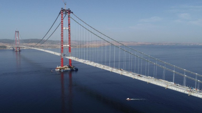 Турция пусна в експлоатация мост през Дарданелите