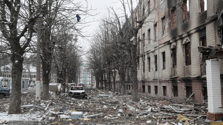 Евакуацията на цивилни в Украйна продължава бавно, заяви вицепремиерът Ирина Верешчук