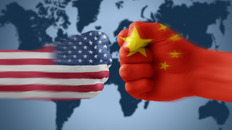 САЩ дразнят Китай с военни кораби през Тайванския проток
