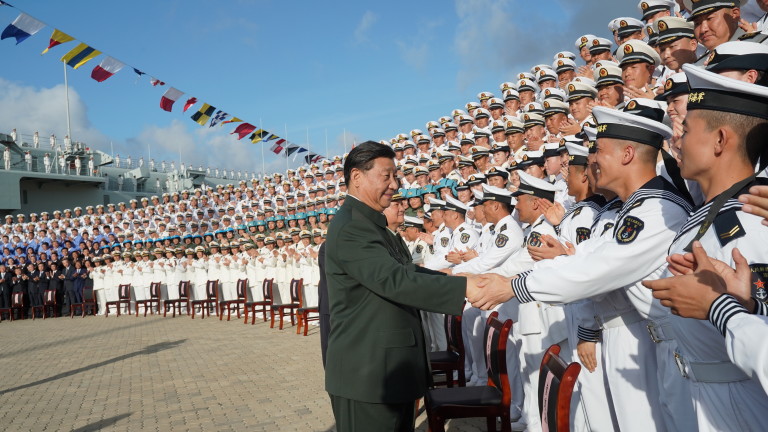 На 95-атата си годишнина китайската армия демонстрира военната си мощ