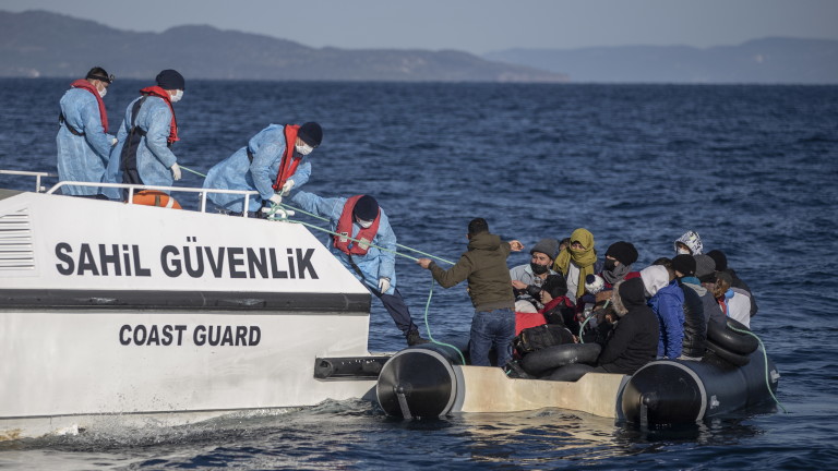 Разбиха мрежа за трафик на мигранти от Турция, спечелила милиони