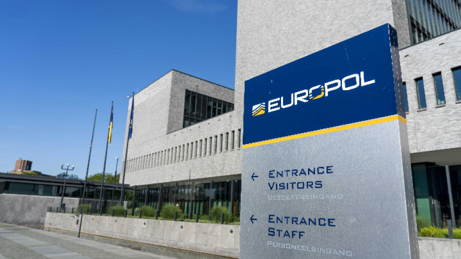 Мащабна акция на Европол срещу незаконната онлайн търговия