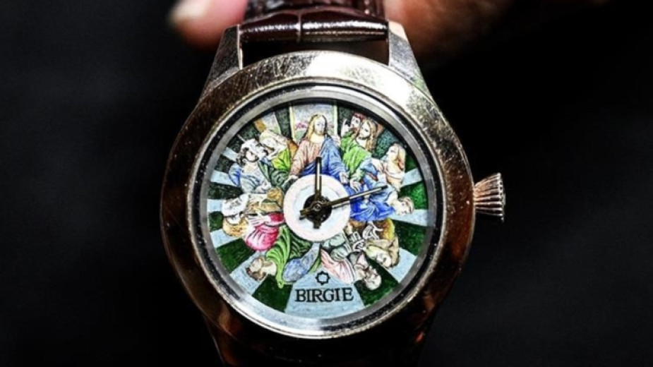 Турският художник Мурат Уджар изработи за папата часовник с изображение на „Тайната вечеря“