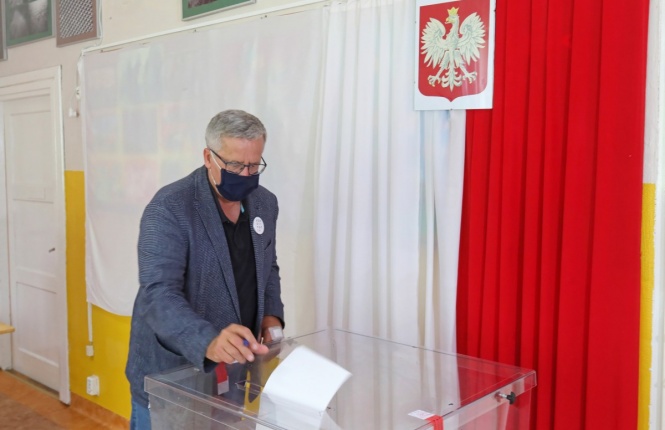 Тест за управляващите в Полша: Президентът Анджей Дуда отива на балотаж