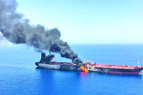 Силата на слабия или  кой атакува танкерите  в Оманския залив