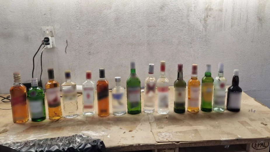 21 ареста в Гърция при разбиване на схема за внос на нелегален алкохол от България