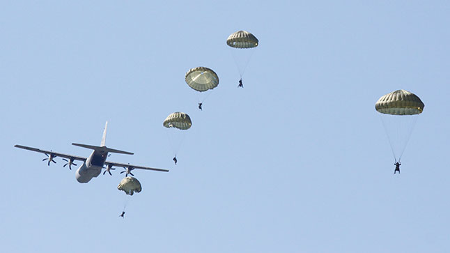 На Чешнегирово тренираха парашутисти от Специалните сили