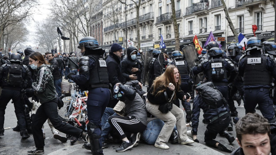 Поредна нощ на протести във Франция – 175 полицаи бяха ранени при възникналите безредици