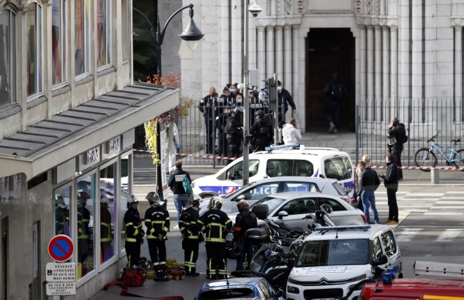 Френската полиция неутрализира предполагаема бомба, оставена в катедрала