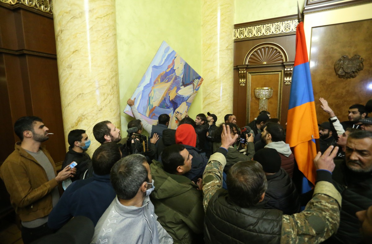 Ще има ли примирие в Нагорни Карабах – Русия разположи миротворци в региона