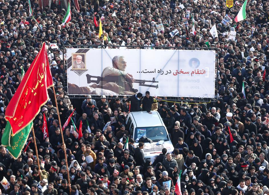 Нови заплахи: Иран погреба ликвидирания от САЩ генерал Сюлеймани