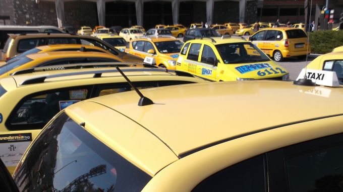 В Сан Франциско започват да работят роботизирани таксита