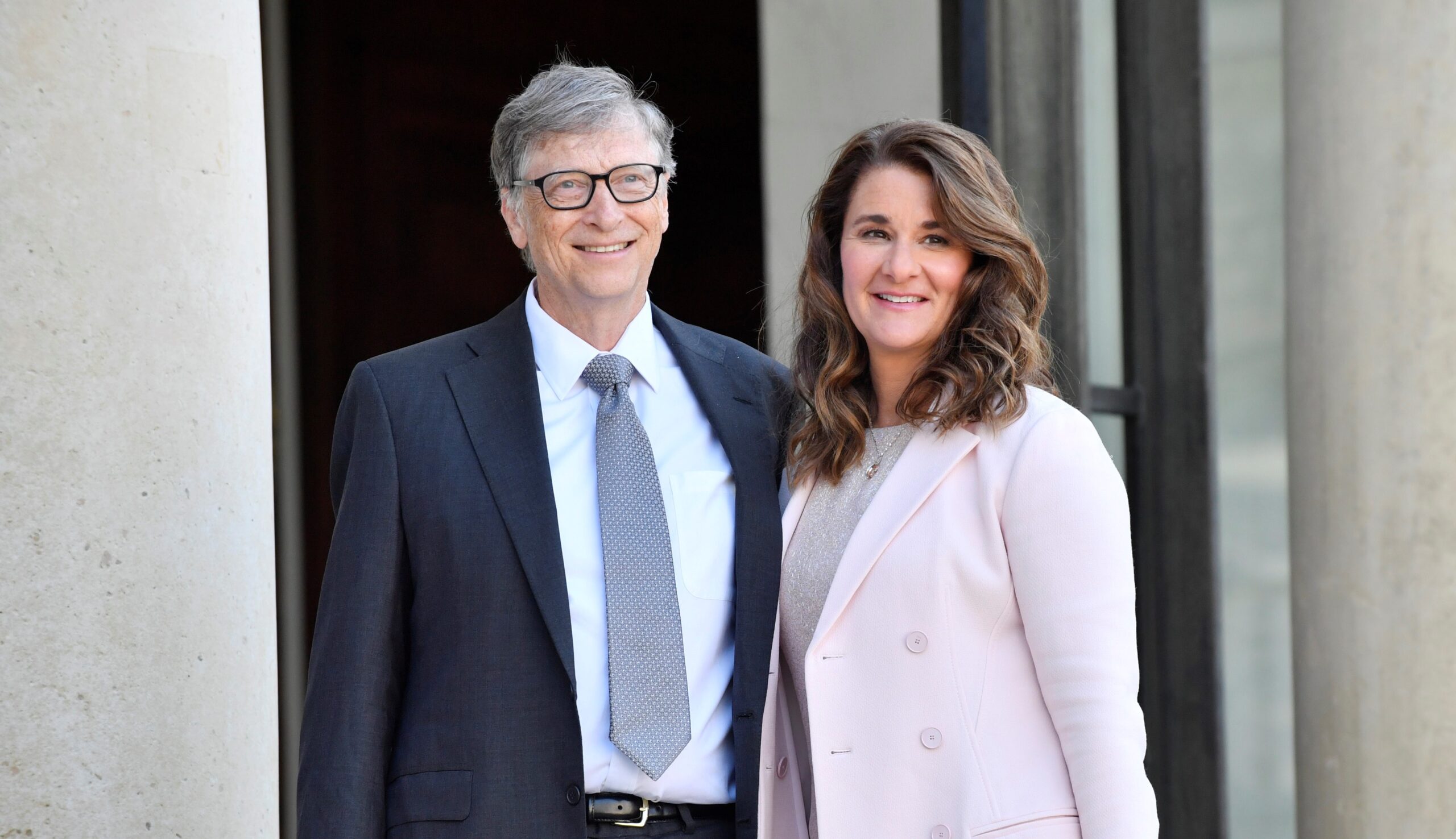 Имиджът на Бил Гейтс е помрачен от разкритията за извънбрачни отношения и неуместно поведение