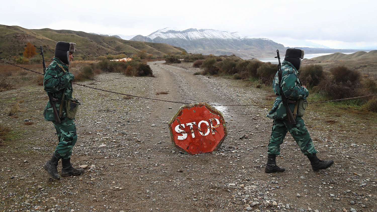 МО Азербайджан съобщаваи за обстрел на позициите им по границата с Армения, МО Армения опроверга