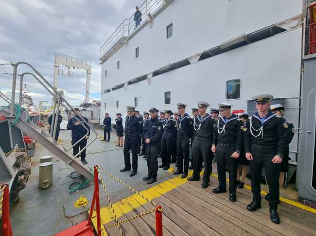 Представители на Висшето военноморско училище посетиха гръцката Военноморска академия в Пирея
