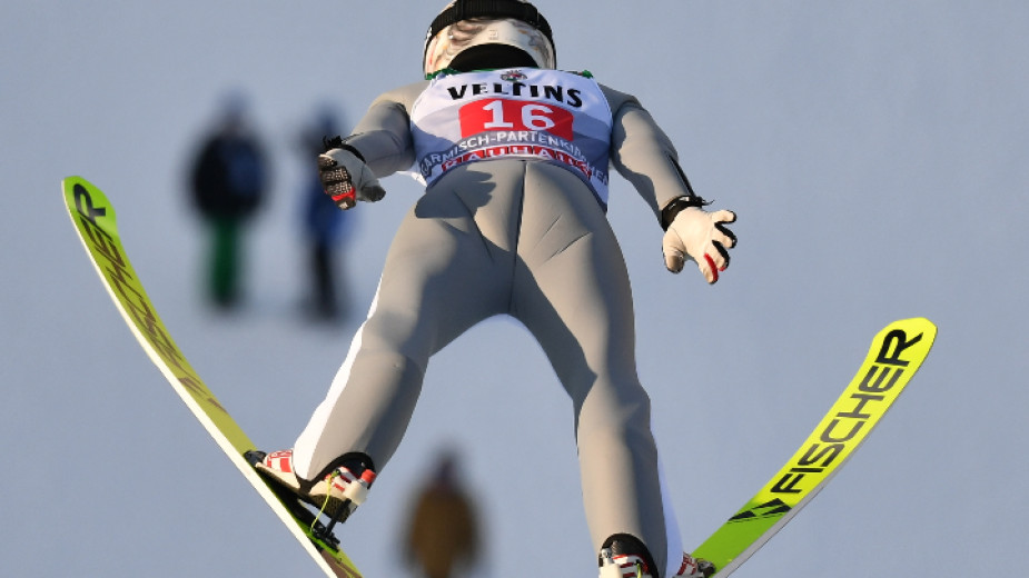 Трето и седмо място на ски-скок за Зографски от Гран при