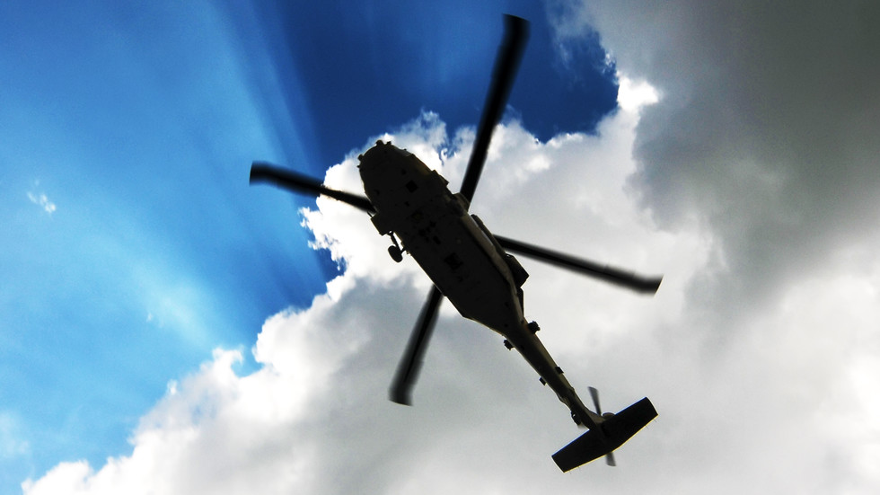 Хеликоптер с четирима души на борда се разби в отдалечено езеро в Аляска; засега няма открити оцелели