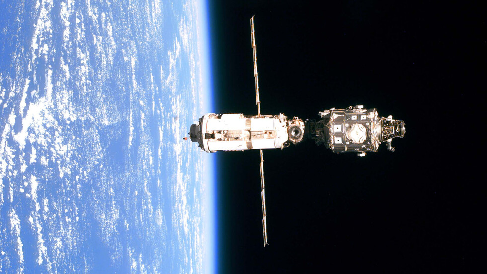 Не един, а двама космически туристи ще полетят към МКС на 8 декември