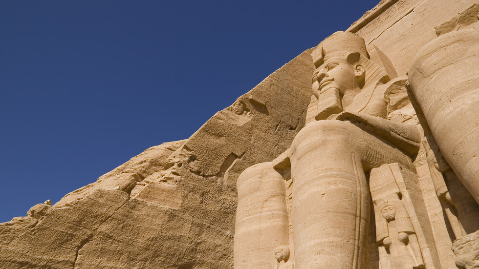 Задържаха трима души, опитали да откраднат 10-тонна статуя на фараона Рамзес II