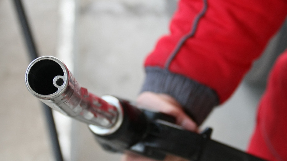 Унгария ограничи до 50 л на ден покупката на бензин на по-ниски цени