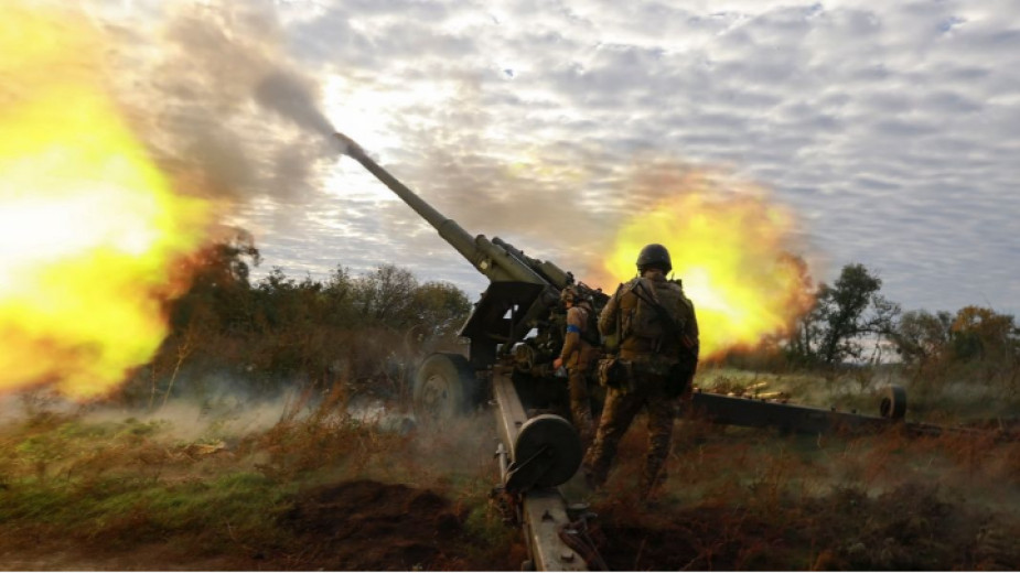 Руската армия с мащабен артилерийски обстрел