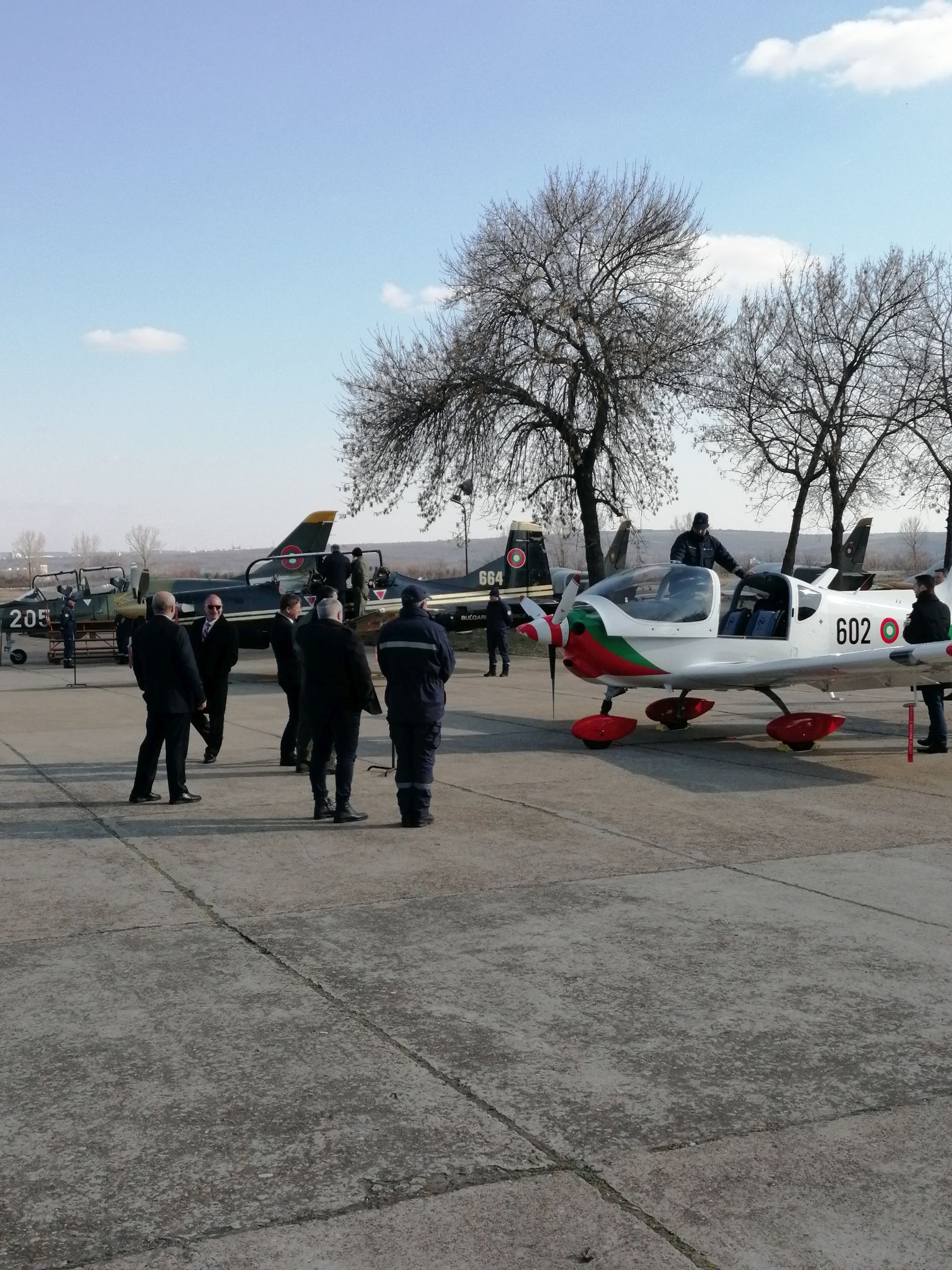 Пилотите от ВВВУ с бревет и за цивилната авиация