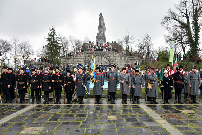 Пловдив отбеляза 145 години от Освобождението на България от османско иго с тържествена церемония пред Паметника на руските освободители