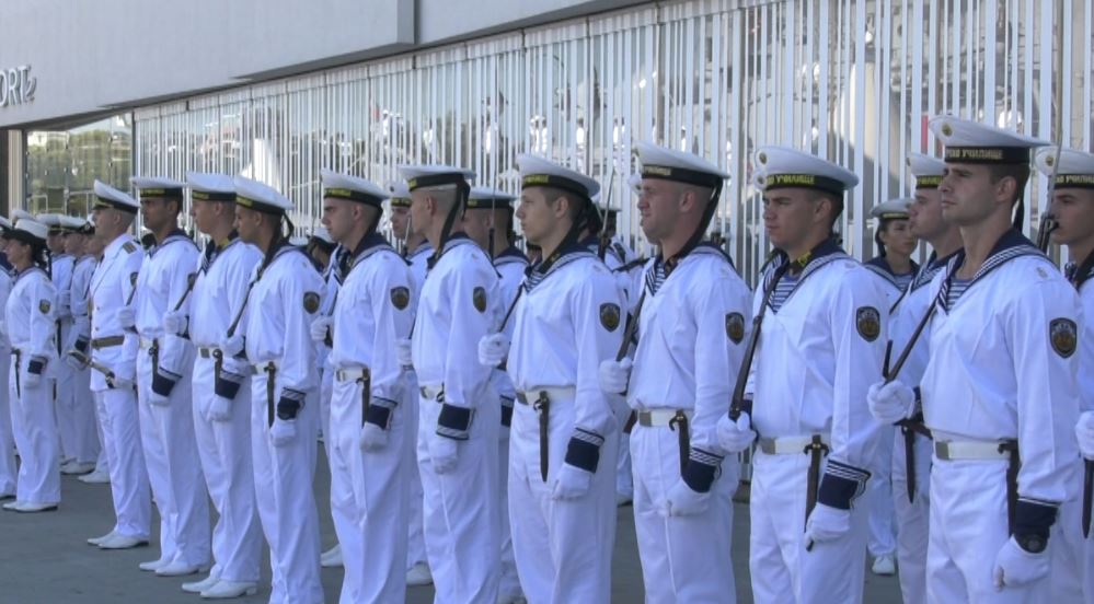 Празник на ВМС –  първо офицерско звание за курсантите от ВВМУ