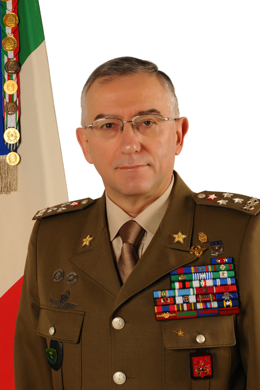 Началникът на отбраната адмирал Емил Ефтимов посреща в България председателя на Военния комитет на Европейския съюз генерал Клаудио Грациано - armymedia.bg Началникът на отбраната адмирал Емил Ефтимов посреща в България председателя на Военния комитет на Европейския съюз генерал Клаудио Грациано