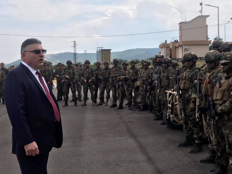 Министърът на отбраната: Изпращаме до 700 военнослужещи по границата