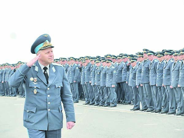 Обявен е конкурс за 77 вакантни длъжности във Военновъздушните сили