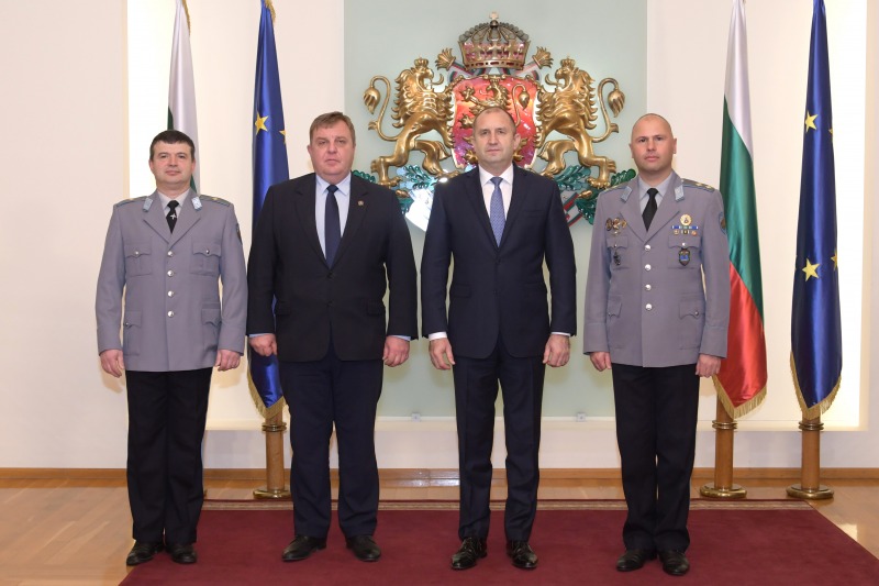 В навечерието на Нова година удостоиха двама български военнослужещи с висши военни звания