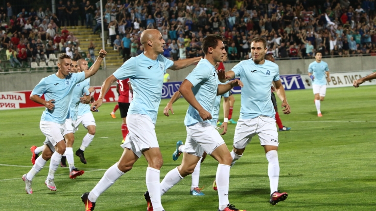 Дунав остава в Първа лига след невероятна драма срещу Септември