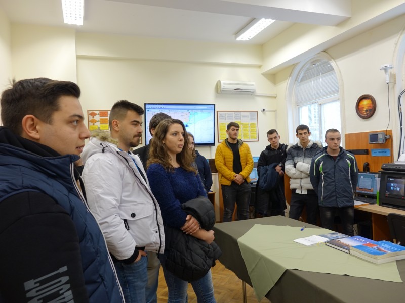 В Деня на отворените врати десетки ученици и кандидат-курсанти посетиха ВВМУ „Н. Й. Вапцаров“ в гр. Варна