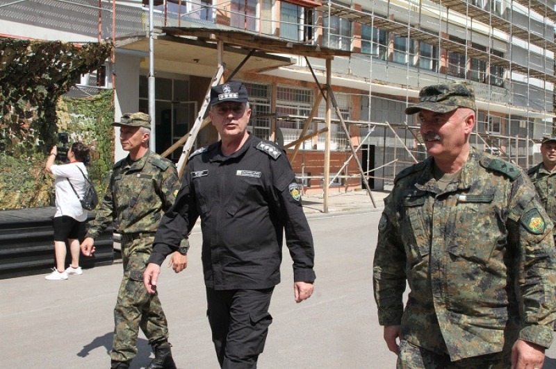 Адмирал Емил Ефтимов: Ще увеличим щата на десети механизиран батальон
