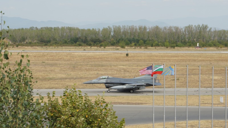 Американските екипажи на F-16 кацнаха на летище Граф Игнатиево за участие в „Тракийска пепелянка – 2020“