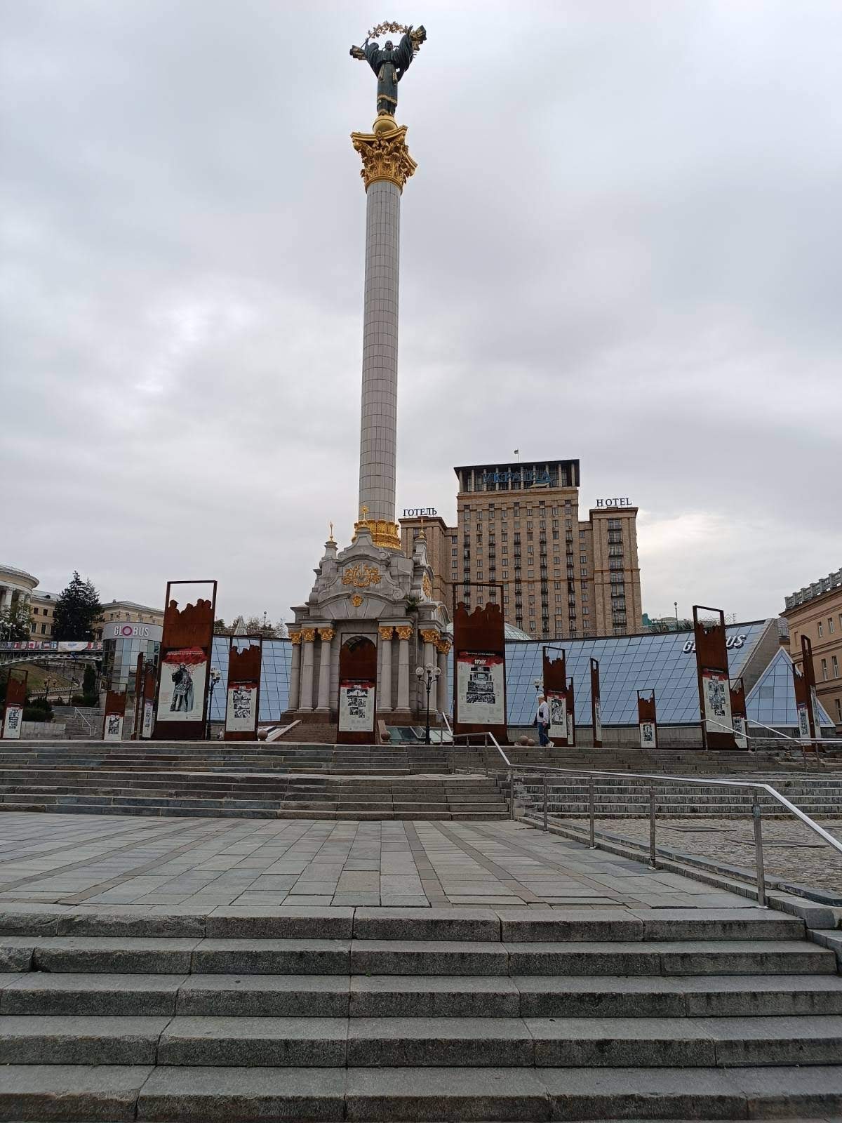 Киев е красив и  жизнен напук на войната