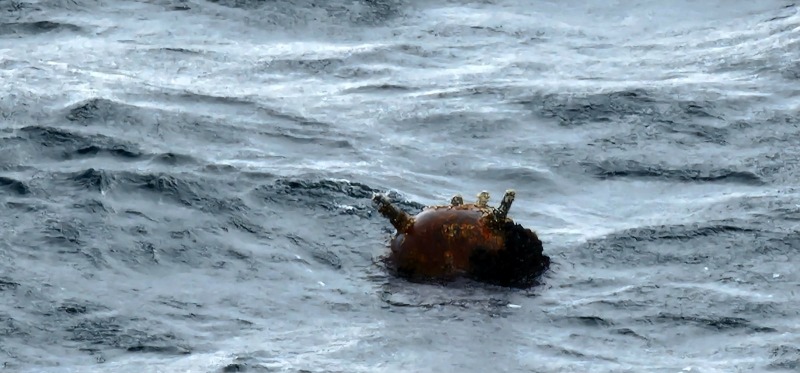 Военнослужещи от ВМС унищожиха плаваща мина