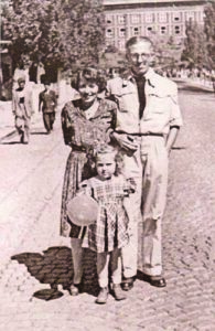 Димитър Димов със съпругата си Нели и дъщеря им Сибила