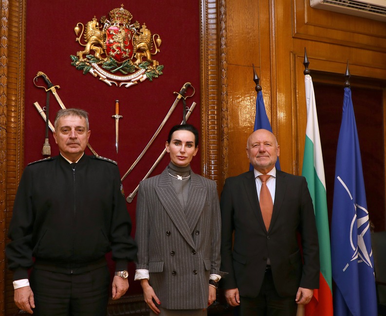 Министърът на отбраната Тодор Тагарев се срещна с извънредния и пълномощен посланик на Украйна в България Н. Пр. Олеся Илашчук