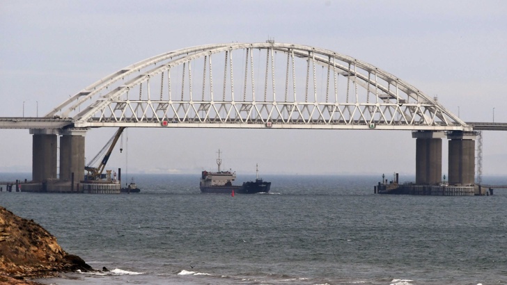 Танкер в Керченския пролив е пострадал при удар на украински безпилотен апарат