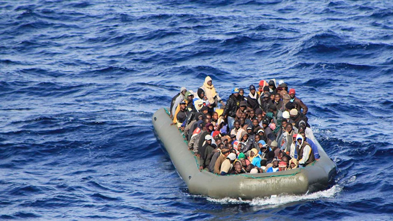 26 мигранти са в неизвестност, след като лодка се преобърна край Канарските острови