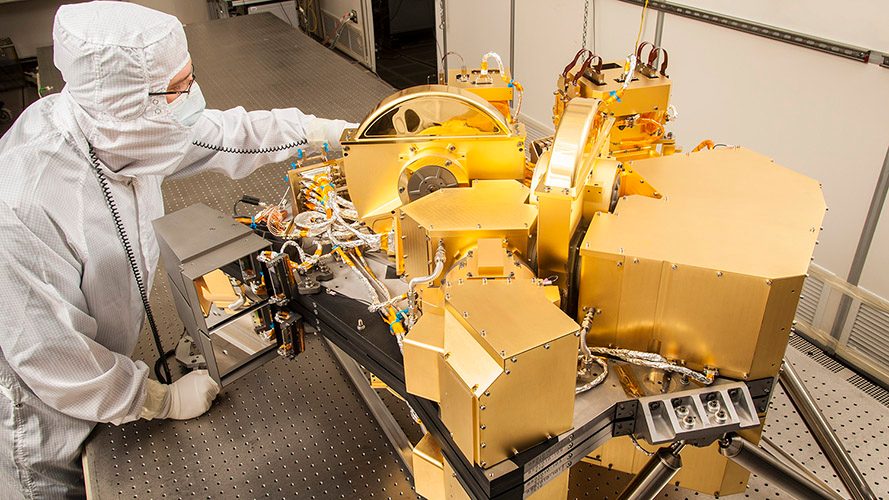 Камерата на космическия телескоп „Джеймс Уеб“ на НАСА търси най-старите звезди във Вселената
