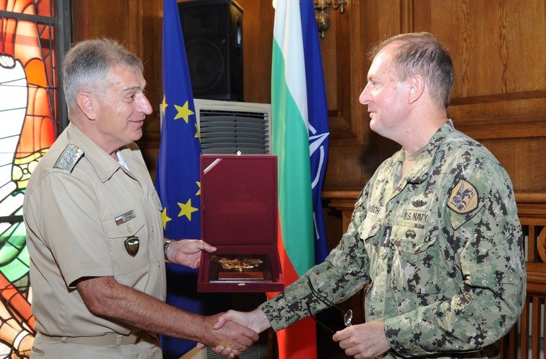 Процесът на отбранителното планиране обсъдиха началникът на отбраната и командирът на СКС Неапол