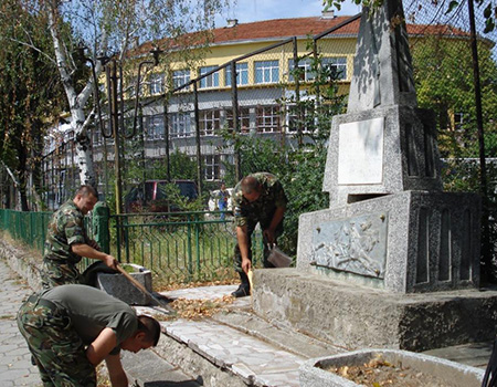 Ремонтират 10 военни паметника във Великотърновско