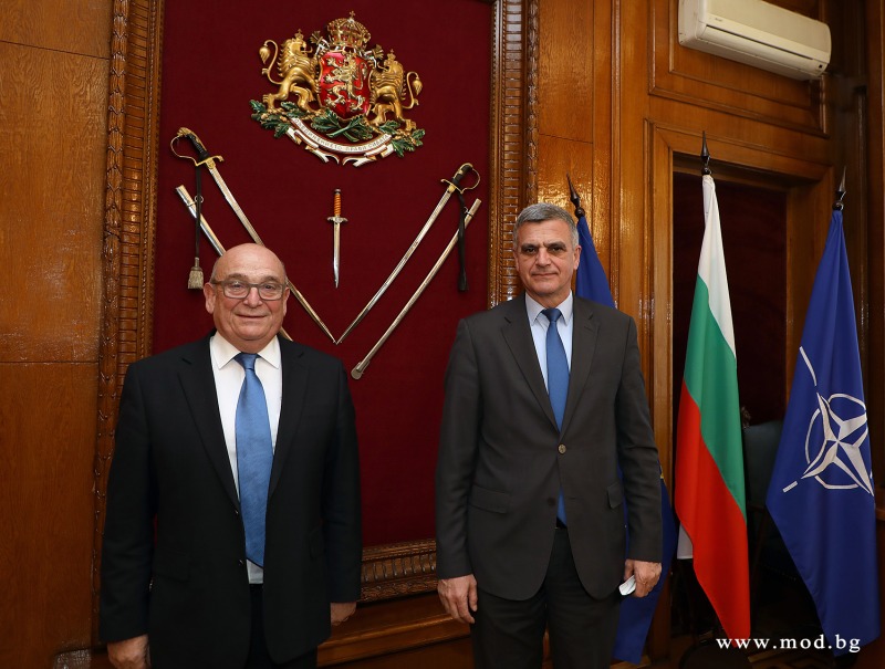 Министърът на отбраната Стефан Янев проведе среща със специалния представител за Западните Балкани на Обединеното Кралство