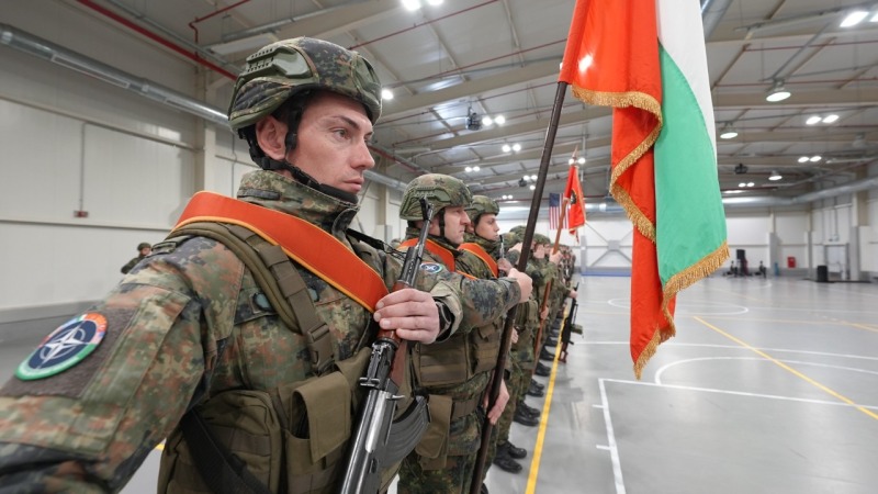 С тържествена церемония на учебен полигон „Ново село“ се извърши ротация на българския контингент от състава на многонационалната бойна група в България