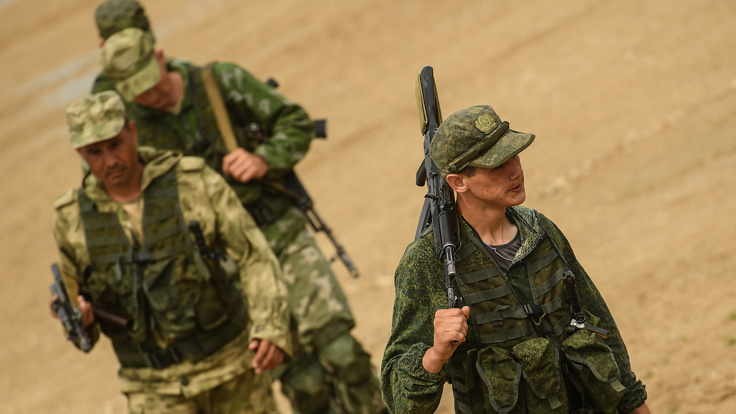 Учения с участието на 10 хиляди военнослужещи започнаха в седем региона на Русия